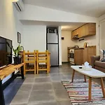Railway House 2Br Apt W Front Yard