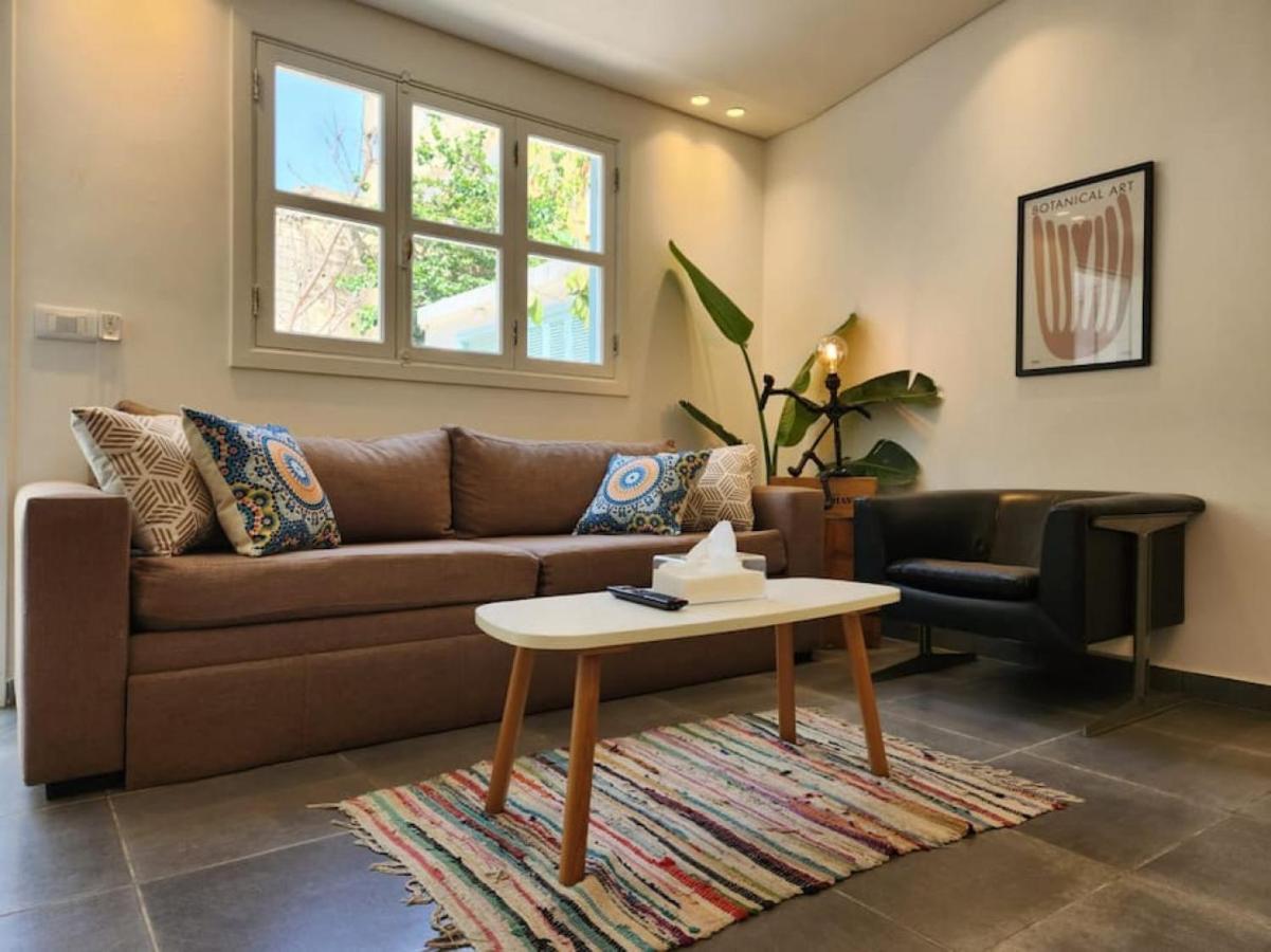 Railway House 2br W Front Yard Apartment